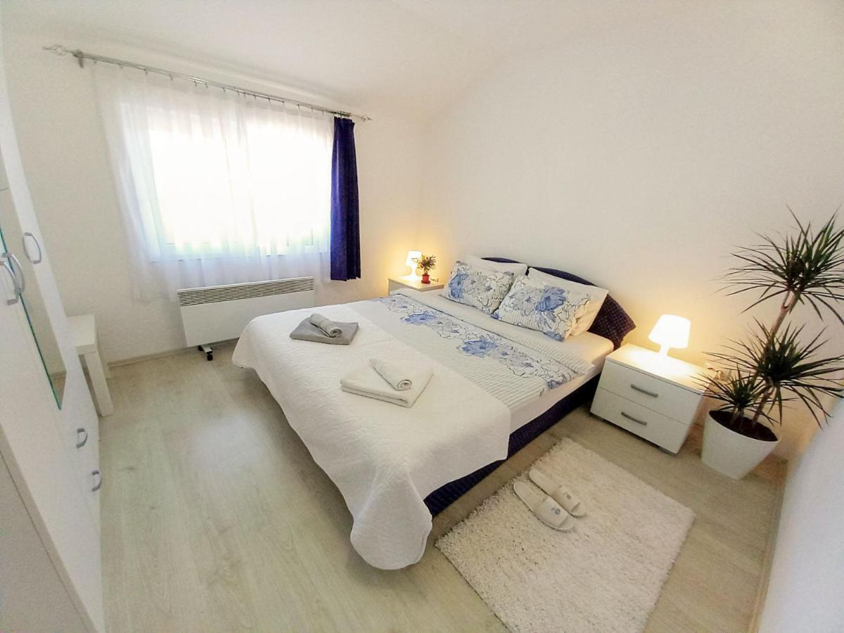 My Parents Guest House Petrovec Buitenkant foto