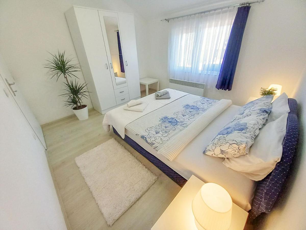 My Parents Guest House Petrovec Buitenkant foto